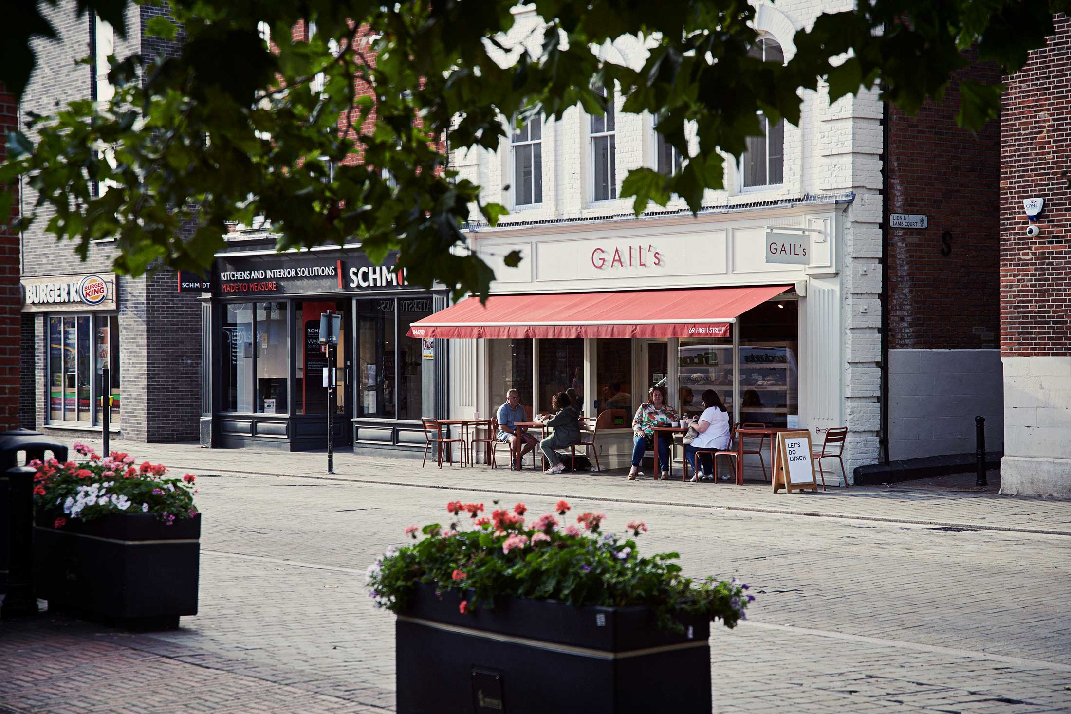 Cafe and shop fronts - Brentwood - Beresfords Estate agents - Essex